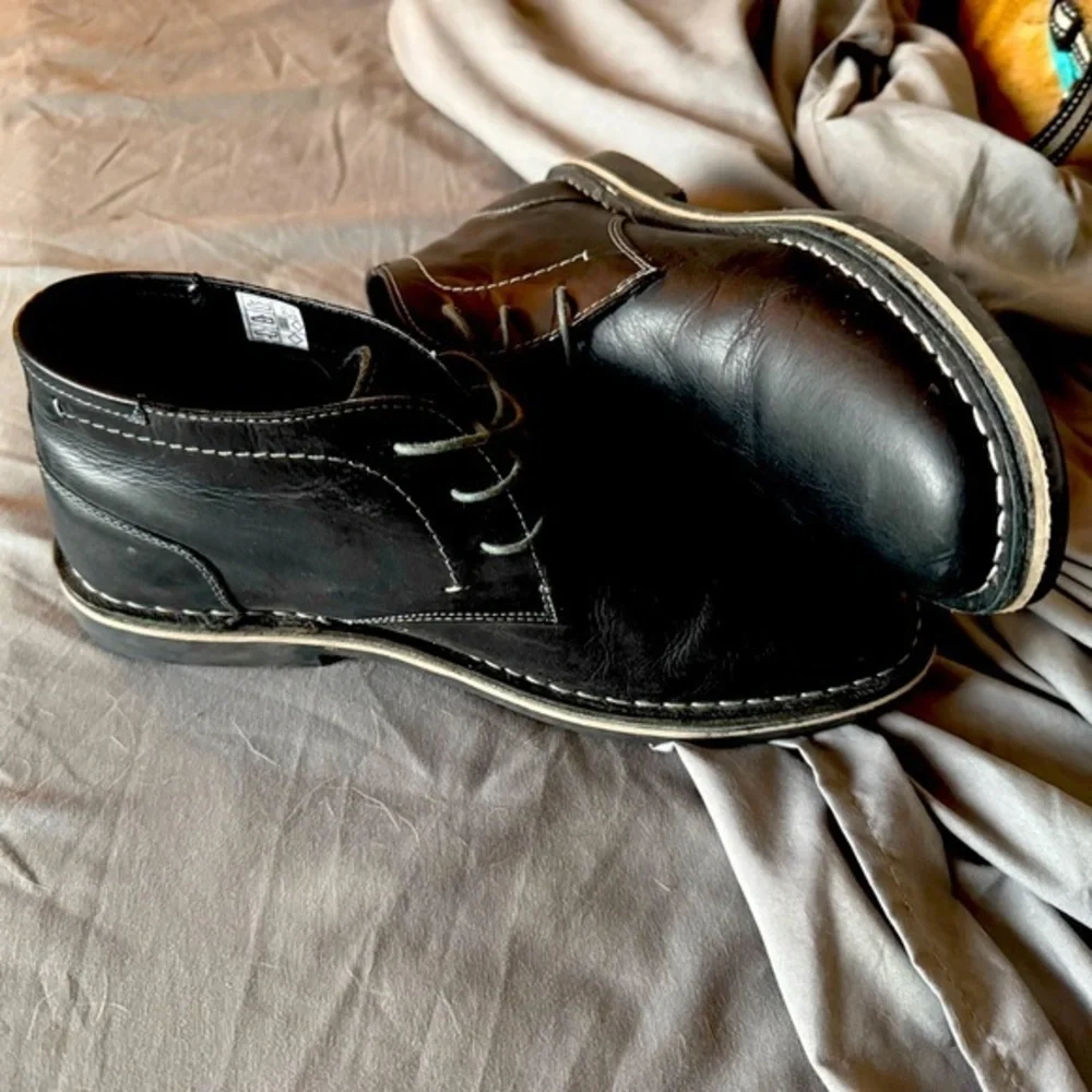 Steve Madden - black chukkka boots, white stitching, men’s size 9 - Picture 1 of 8